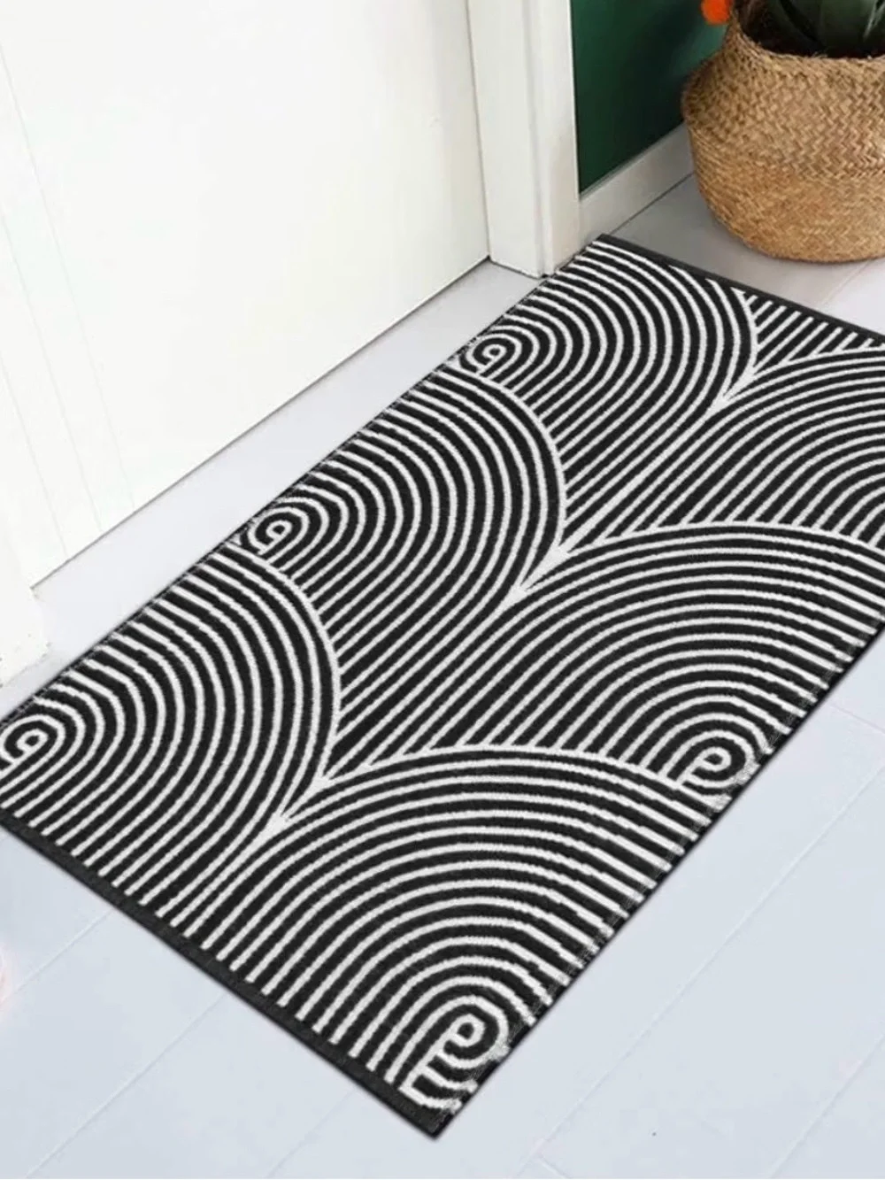 Black and White Geometric Runner Rug 2'x3'